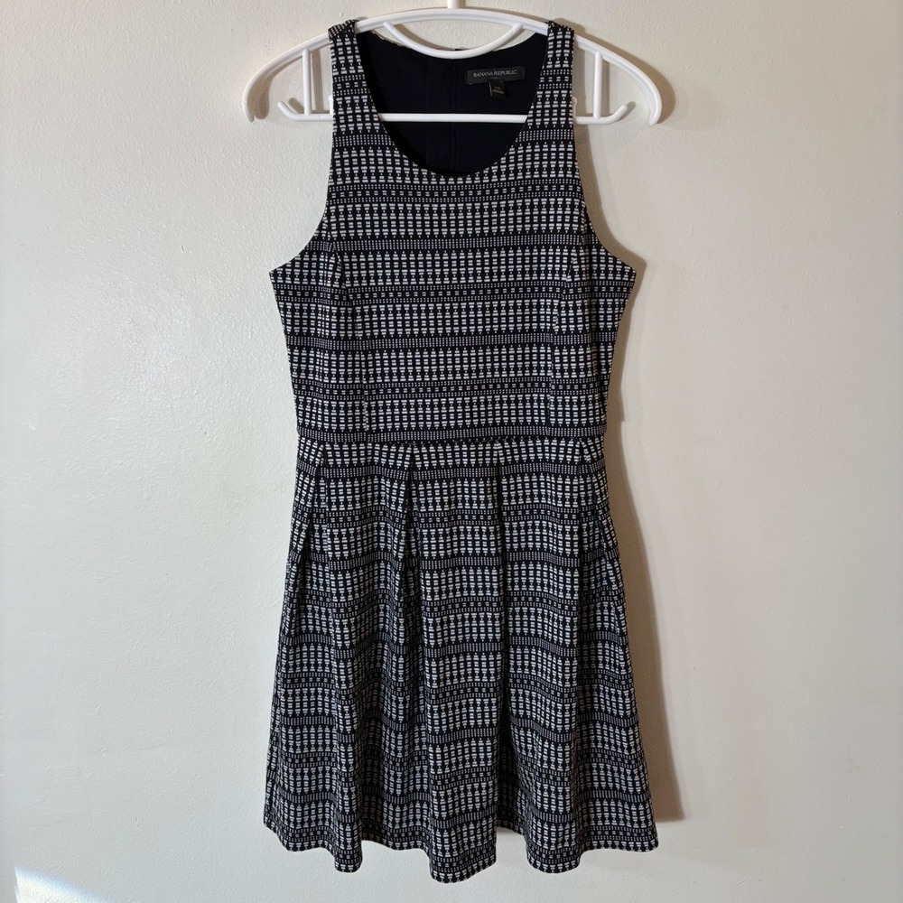 Banana Republic Black White Geometric Fit & Flare Dress Size‎ XS